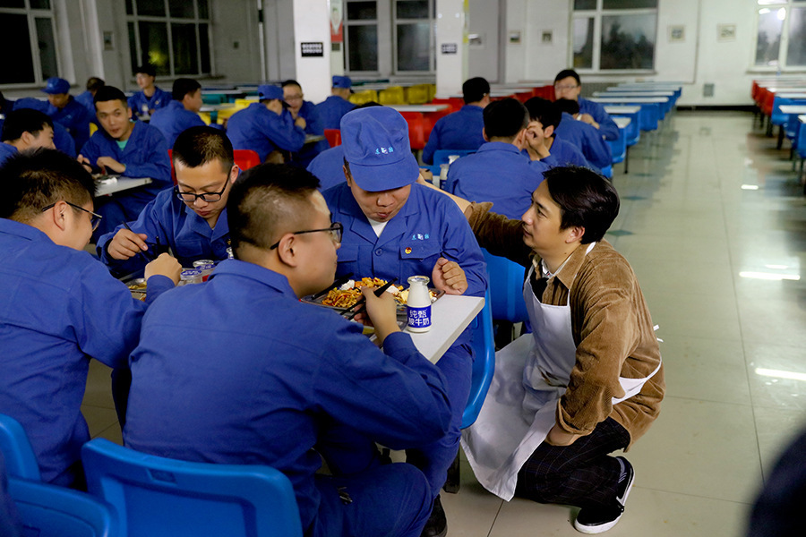 《極限挑戰》催淚演繹“這就是愛” 致敬時代傳遞溫暖力量